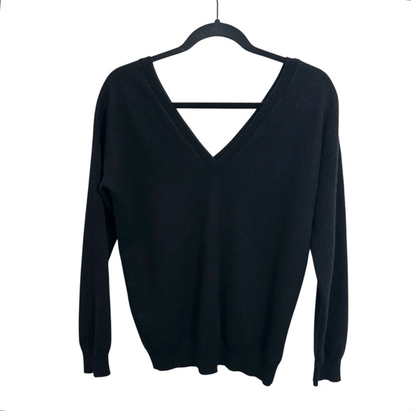 Brunello Cucinelli Sweaters - Brunello Cucinelli Women's Black Cashmere V Neck Sweater, M